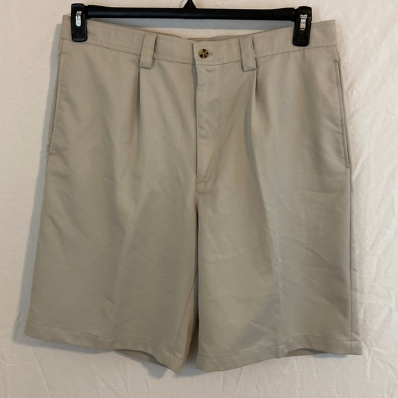 Van Heusen Men’s Tan Shorts Size 36 - Picture 1 of 6